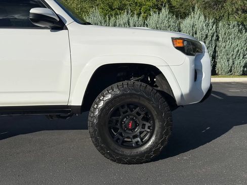 Used 2019 Toyota 4Runner TRD Off-Road AWD/4WD image 6