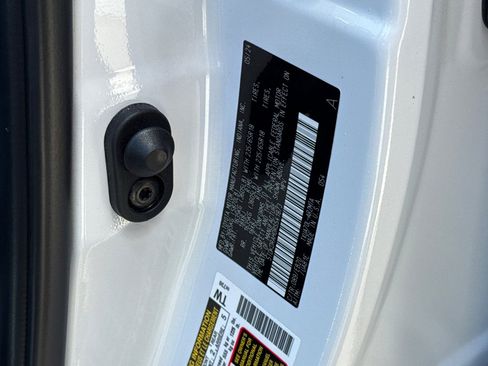 Certified 2024 Toyota Highlander XLE FWD image 38