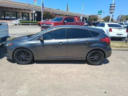 Used 2016 Ford Focus SE w/ Equipment Group 201A FWD image 5