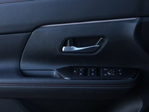 New 2025 Nissan Kicks SR image 24