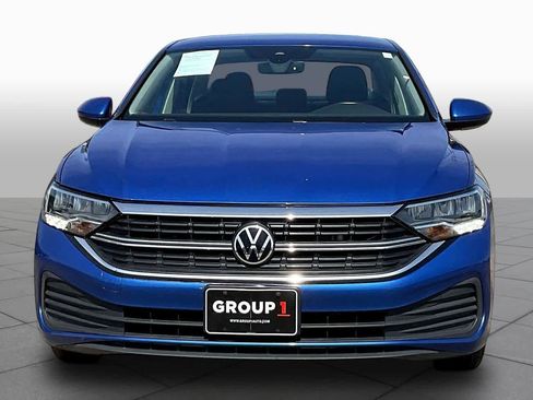 Used 2024 Volkswagen Jetta SE FWD image 4
