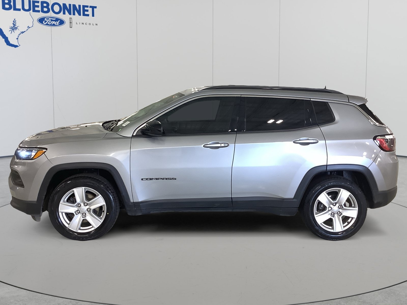 Used 2022 Jeep Compass Latitude FWD image 8