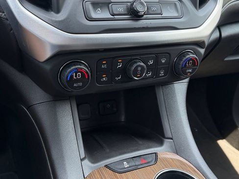Used 2018 GMC Acadia SLE AWD/4WD image 27