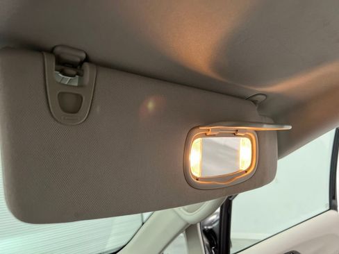 Used 2024 Chrysler Pacifica Limited FWD image 77