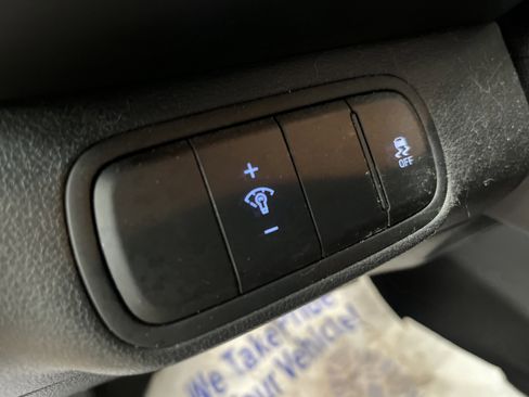 Used 2023 Hyundai Venue SEL w/ Cargo Package FWD image 16
