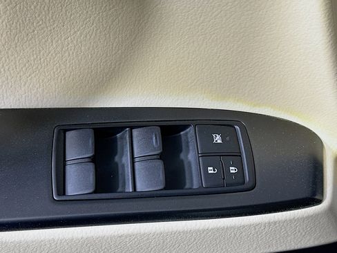 Used 2023 Lexus GX 460 Premium w/ Accessory Package AWD/4WD image 15