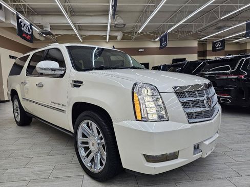 Used 2013 Cadillac Escalade ESV Platinum RWD image 4