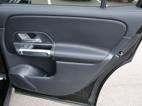 New 2025 Mercedes-Benz GLB 250 4MATIC image 16