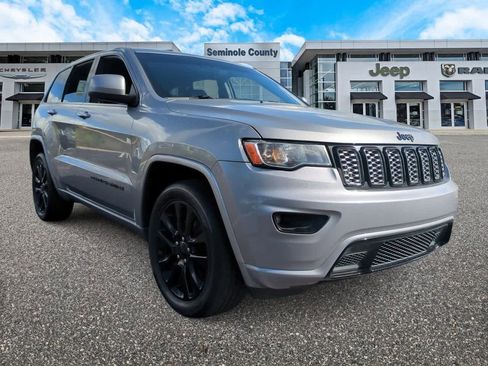 Used 2018 Jeep Grand Cherokee Altitude image 2