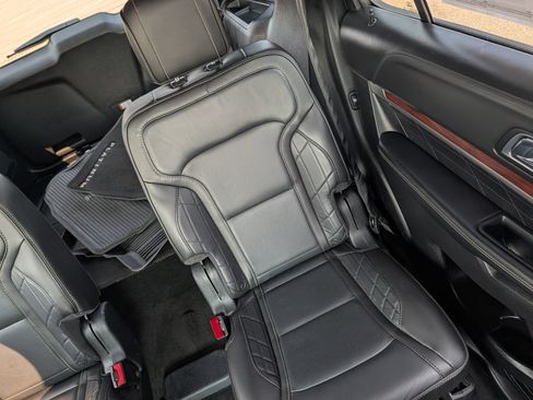 Used 2018 Ford Explorer Platinum AWD/4WD image 14