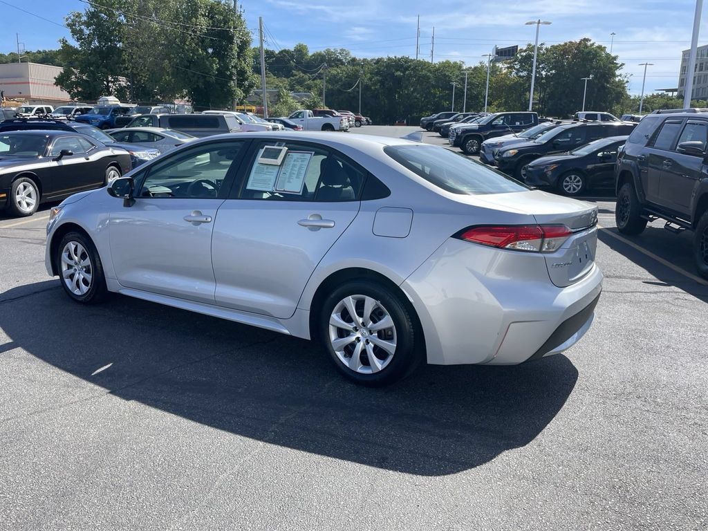 Used 2020 Toyota Corolla LE FWD image 2