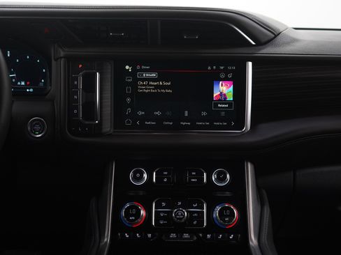 Used 2024 GMC Yukon XL Denali w/ Denali Reserve Package AWD/4WD image 18