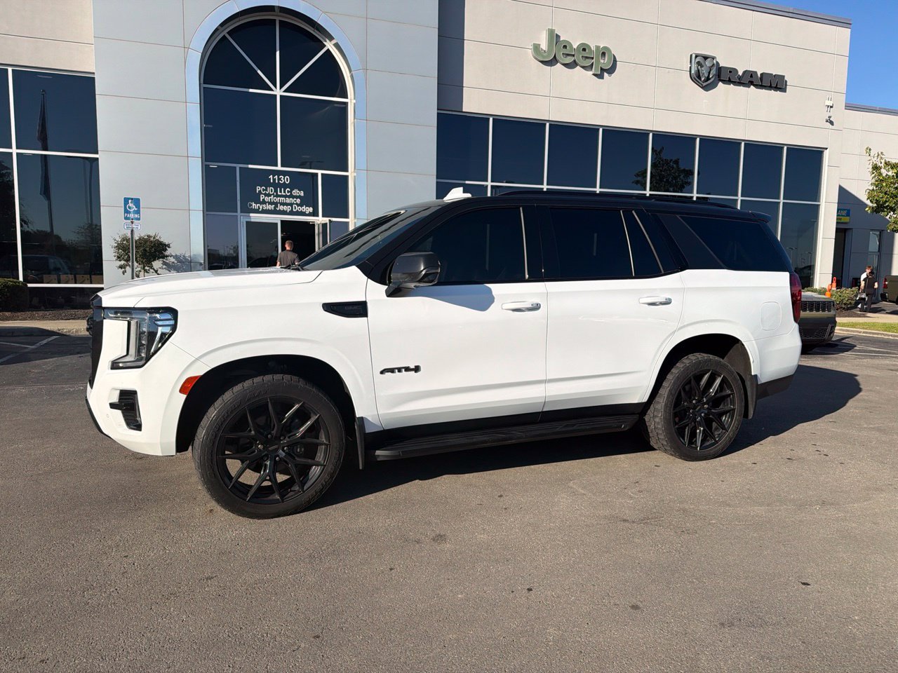 Used 2023 GMC Yukon AT4 w/ Technology Package AWD/4WD image 4