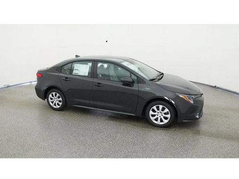 Used 2025 Toyota Corolla LE FWD image 16