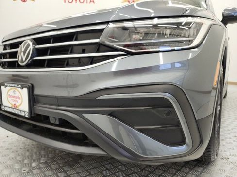 Used 2022 Volkswagen Tiguan SE w/ Panoramic Sunroof Package image 12