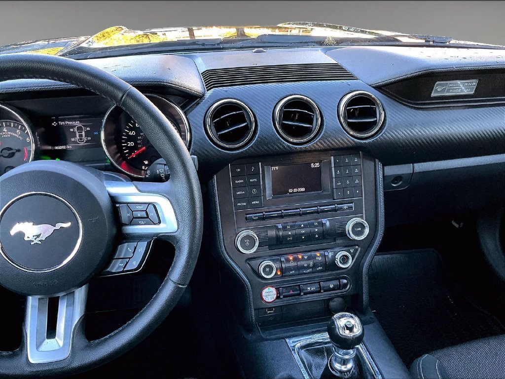 Used 2015 Ford Mustang Coupe RWD image 18