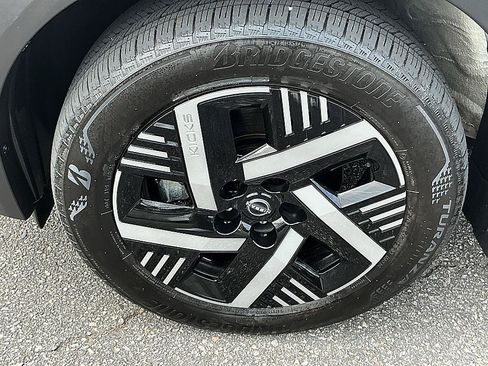 Certified 2025 Nissan Kicks SV w/ SV Premium Package FWD image 10