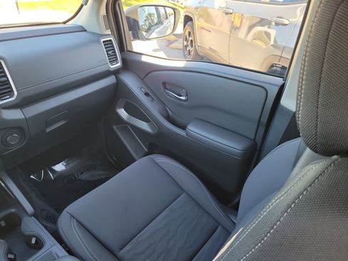 Certified 2023 Nissan Frontier SV w/ Technology Package image 16