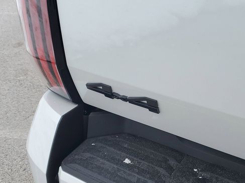 New 2026 Toyota Tundra Platinum image 9