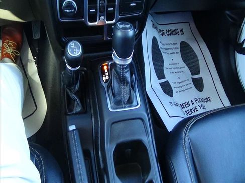 Certified 2025 Jeep Wrangler Sahara w/ Safety Group image 22