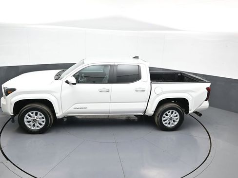 Used 2024 Toyota Tacoma SR5 image 41