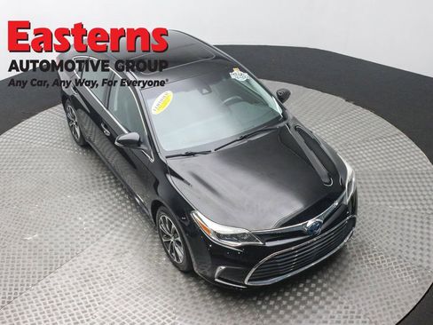 Used 2018 Toyota Avalon XLE Premium image 3