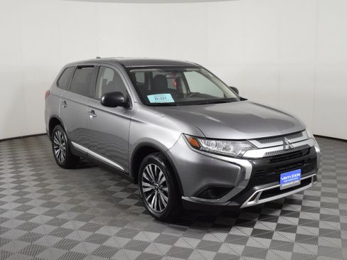 Used 2020 Mitsubishi Outlander ES image 3