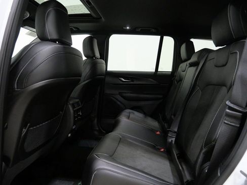 New 2025 Jeep Grand Cherokee Altitude image 25