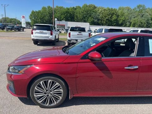 Used 2024 Nissan Altima 2.5 SL AWD/4WD image 2