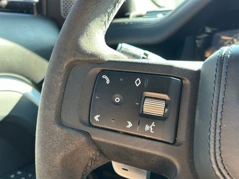 Used 2022 Land Rover Defender 90 V8 AWD/4WD image 32