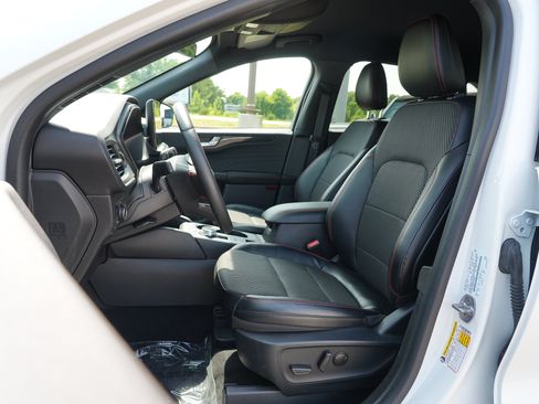 Used 2024 Ford Escape ST-Line w/ Tech Pack #1 AWD/4WD image 14