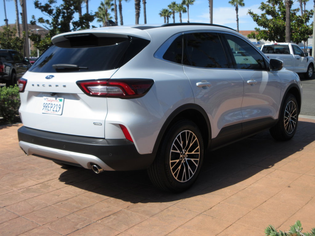 Used 2025 Ford Escape SE FWD image 4