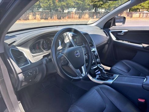 Used 2016 Volvo XC60 T5 Premier w/ Proximity Package FWD image 17