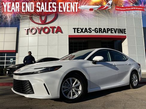 Used 2025 Toyota Camry LE image 1