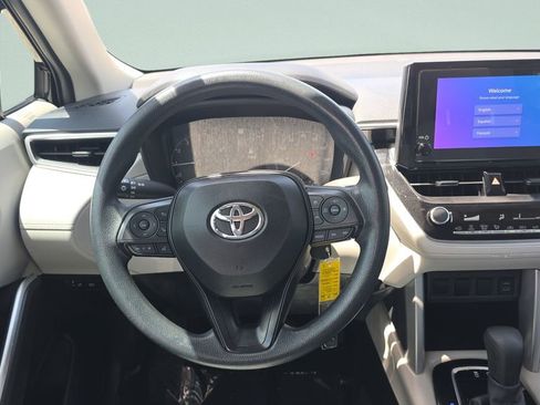 Used 2024 Toyota Corolla Cross L FWD image 11