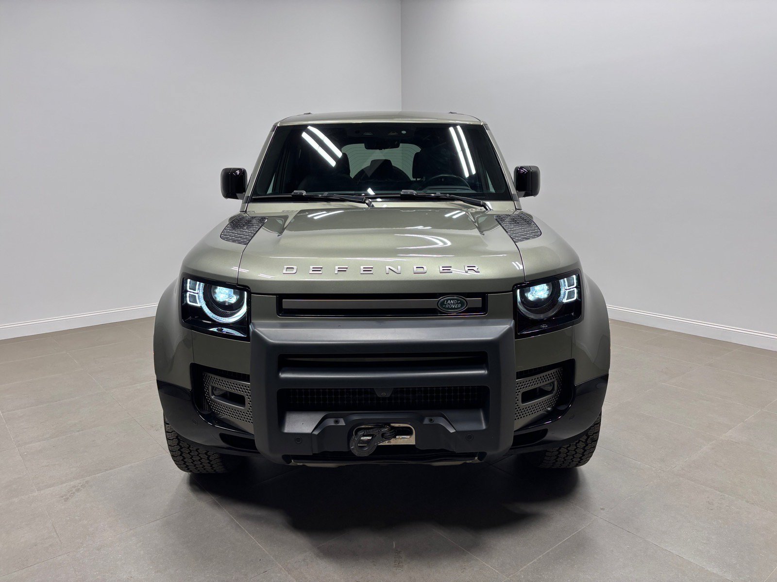 New 2025 Land Rover Defender 110 X-Dynamic SE AWD/4WD image 3