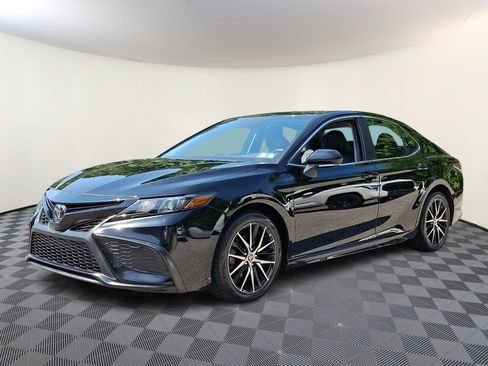 Used 2023 Toyota Camry SE FWD image 3
