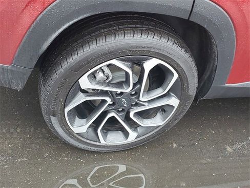 Certified 2025 Chevrolet Trax RS w/ Driver Confidence Package image 5