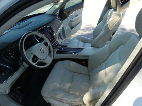 Used 2020 Volvo XC90 T6 Momentum image 60