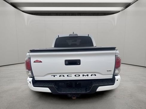 Used 2022 Toyota Tacoma TRD Sport w/ Technology Package image 4