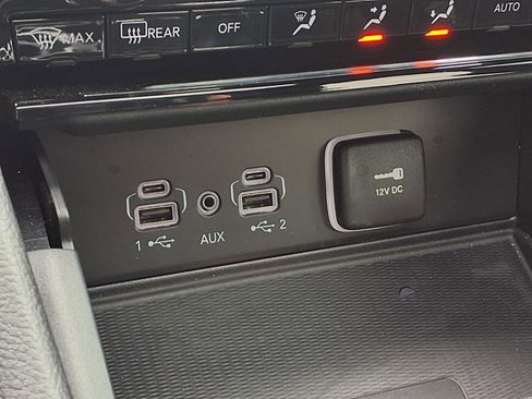 Used 2024 Jeep Grand Cherokee Altitude AWD/4WD image 13