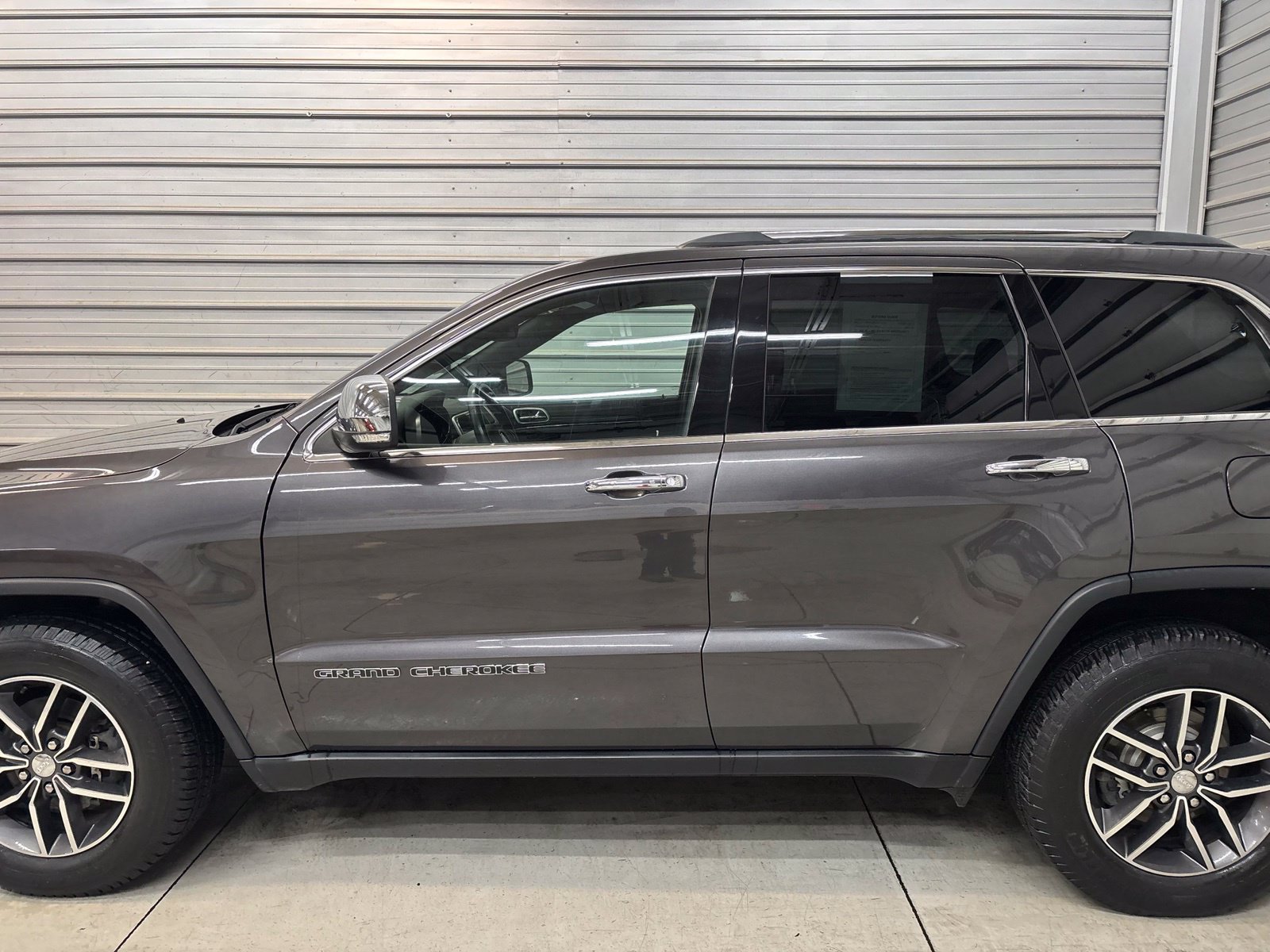 Used 2018 Jeep Grand Cherokee Limited AWD/4WD image 7
