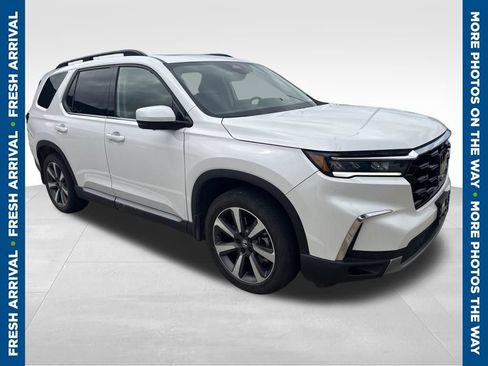Used 2025 Honda Pilot Elite image 1