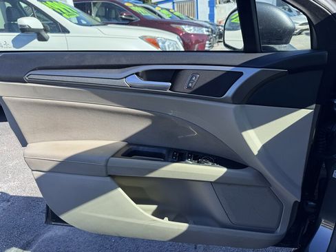 Used 2019 Ford Fusion SE image 11