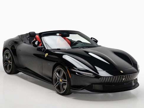 Used 2025 Ferrari Roma Spider RWD image 8