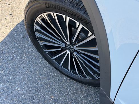 New 2026 Volkswagen Taos SE FWD image 10