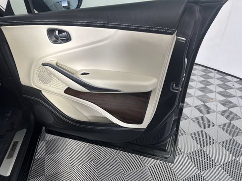 Used 2021 Aston Martin DBX AWD/4WD image 32