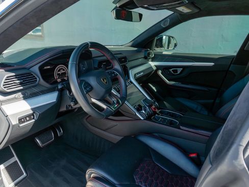 Used 2021 Lamborghini Urus AWD/4WD image 10