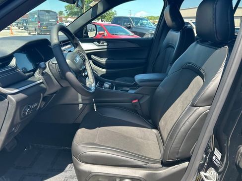 New 2025 Jeep Grand Cherokee Altitude image 14