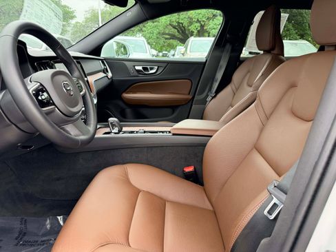 Certified 2025 Volvo V60 B5 Cross Country Plus AWD/4WD image 11